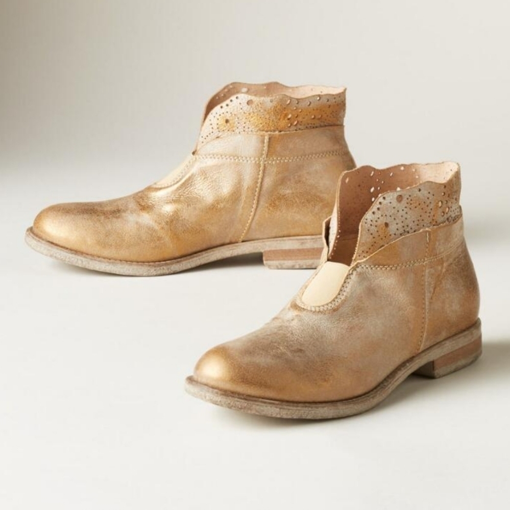 Sundance Stargazer Boots Gold Size 36